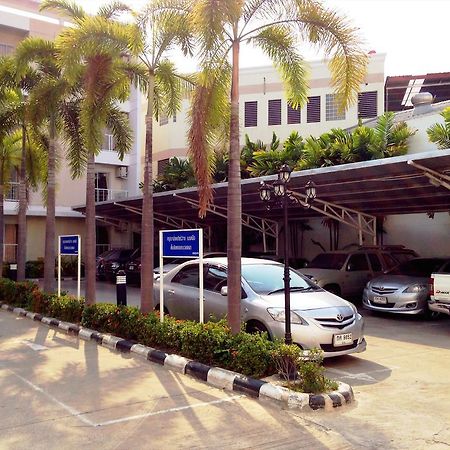Baanbudsarin Apartment SingBuri Buitenkant foto