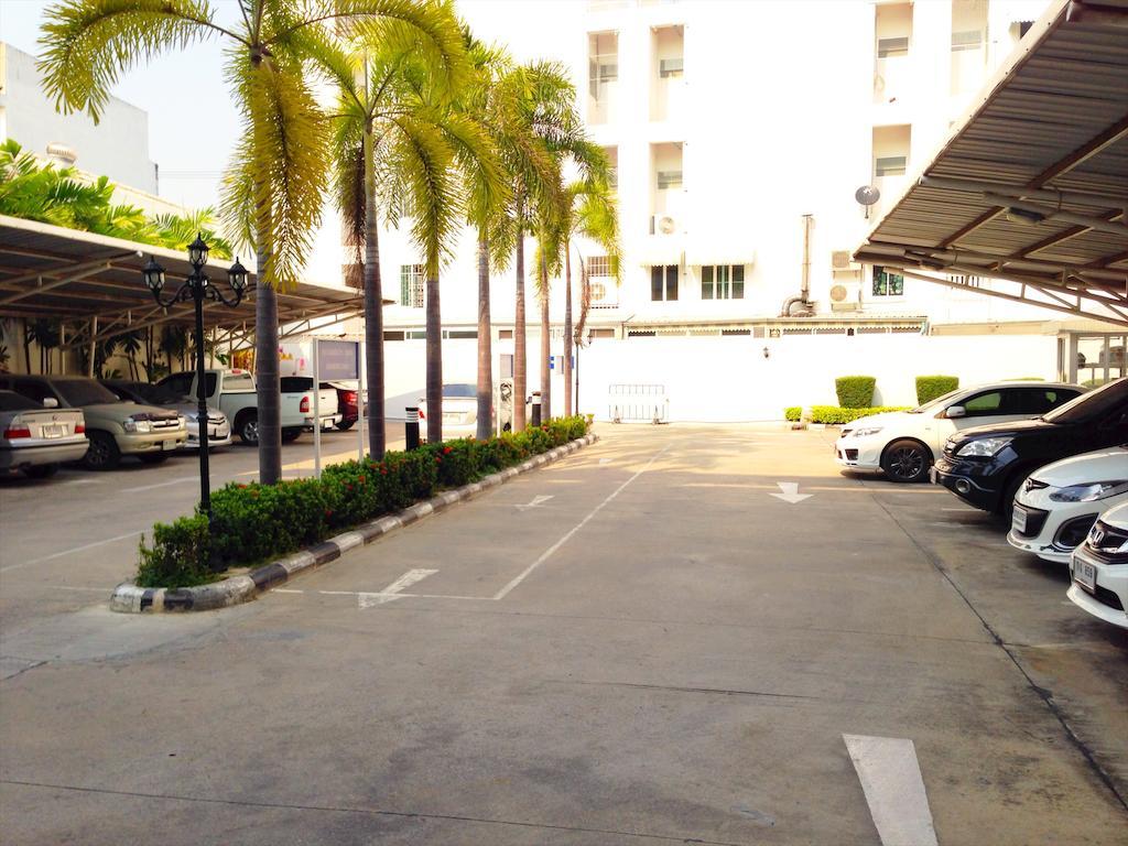 Baanbudsarin Apartment SingBuri Buitenkant foto