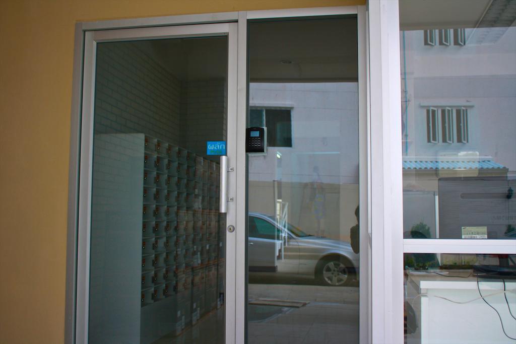 Baanbudsarin Apartment SingBuri Buitenkant foto