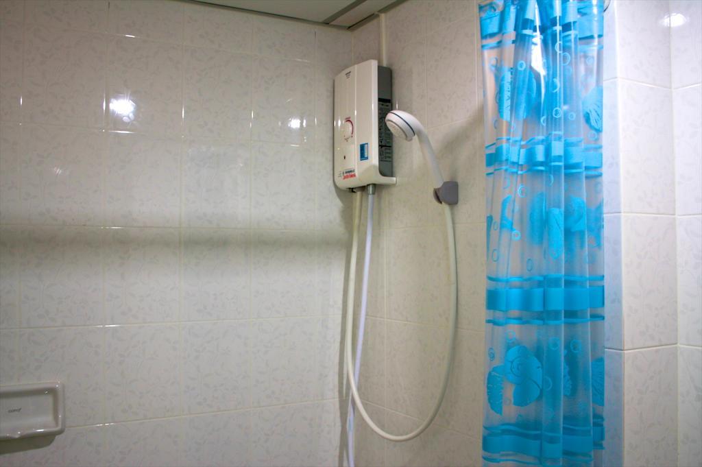Baanbudsarin Apartment SingBuri Buitenkant foto
