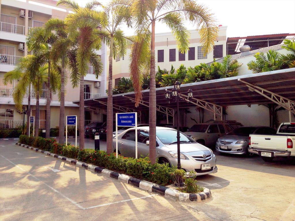 Baanbudsarin Apartment SingBuri Buitenkant foto