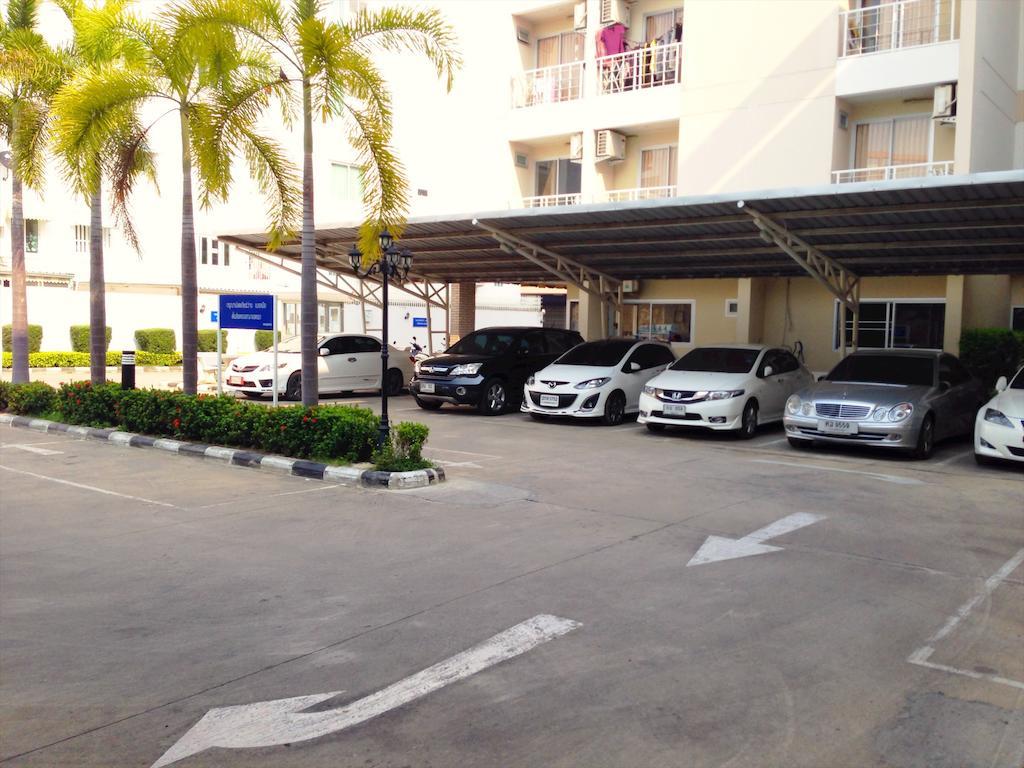 Baanbudsarin Apartment SingBuri Buitenkant foto