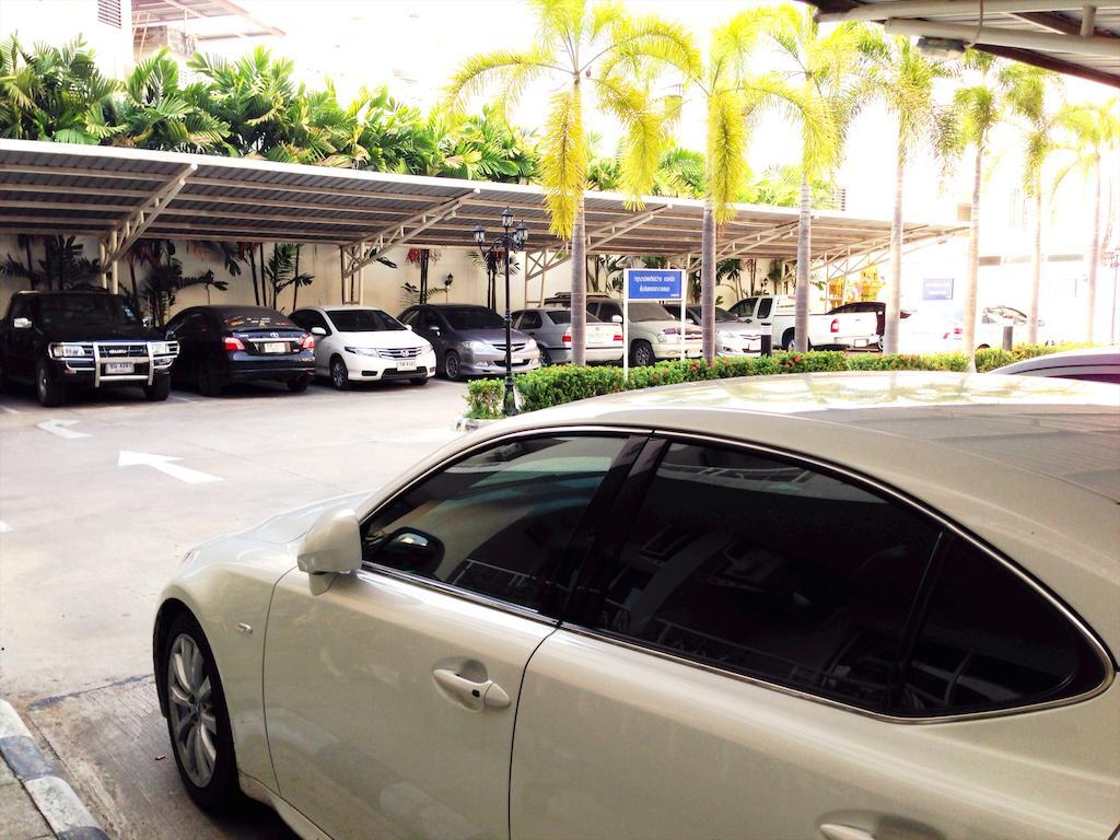 Baanbudsarin Apartment SingBuri Buitenkant foto