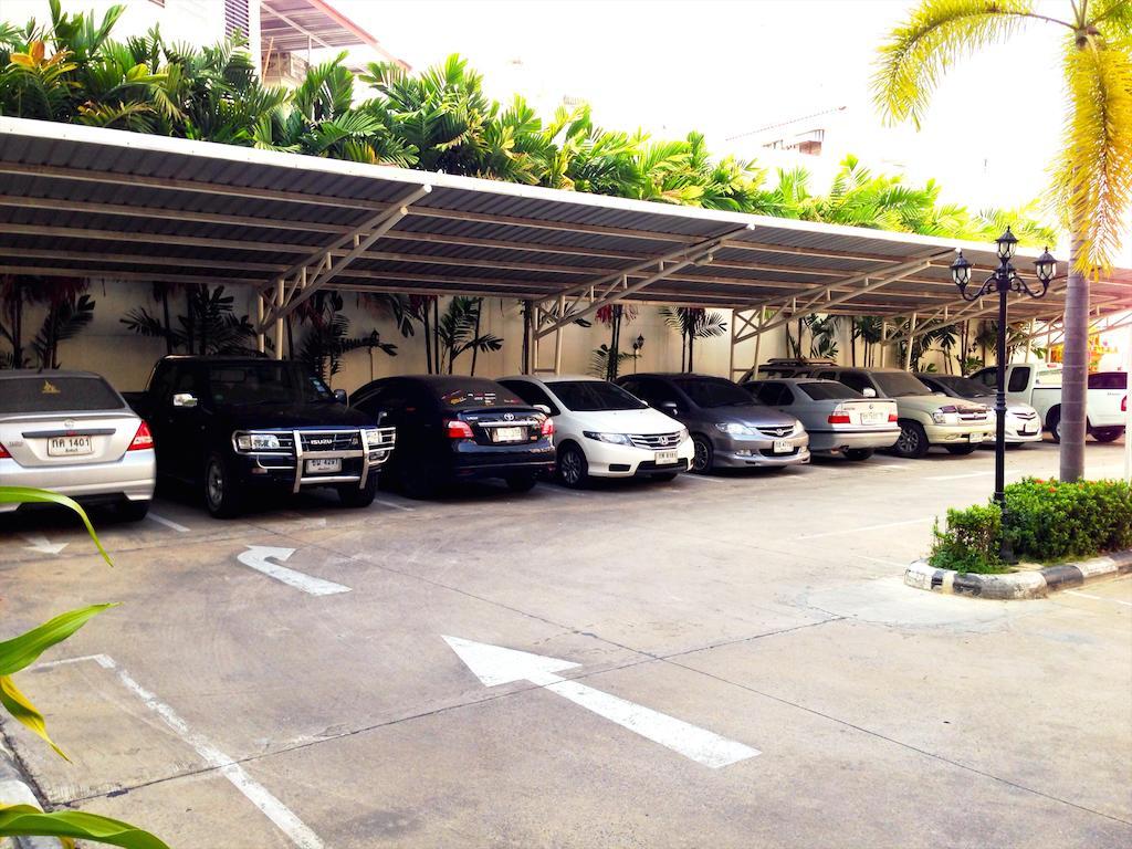Baanbudsarin Apartment SingBuri Buitenkant foto