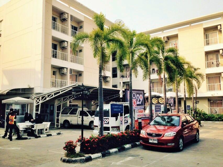 Baanbudsarin Apartment SingBuri Buitenkant foto